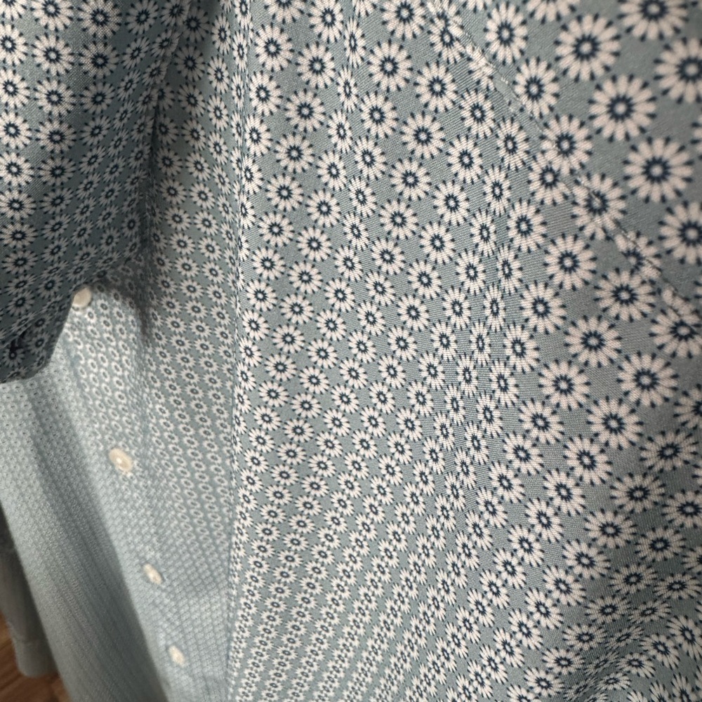 Mizzen+Main Blue Floral Men's Shirt. XL No-Tuck.